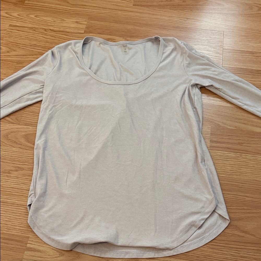 Beyond Yoga Light Gray Scoop Neck Long Sleeve Top